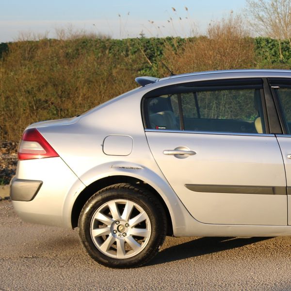 RENAULT MEGANE II 2003 2004 2005 2006 2008 ARKA CAM ÜSTÜ SPOYLER