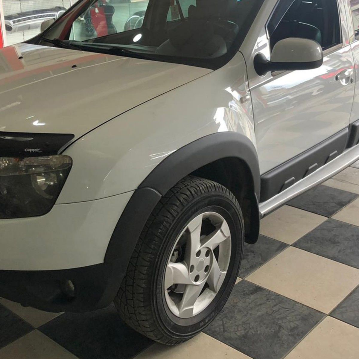 Dacia Duster Çamurluk Dodik 2010 2011 2012 2013 2014 2015 2016 2017  Yılı Arası 8 Parça SİYAH