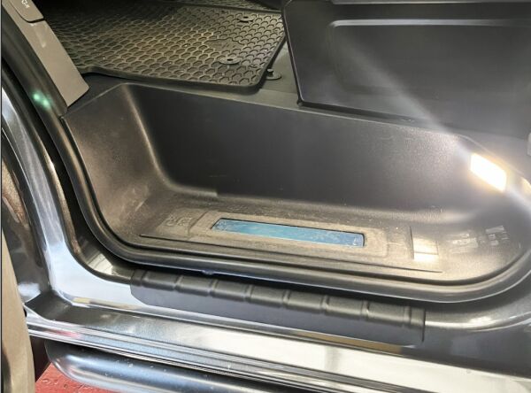 TRANSPORTER T7 KOMBİ KAPI EŞİĞİ 2025 2026 2027