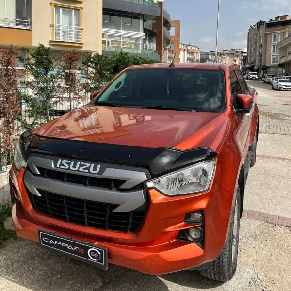 D MAX ARACA ÖZEL ÖN KAPUT KORUYUCU RÜZGARLIGI 2021 2022 2023 2024